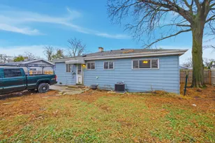 706 W James Ave, Villa Park, IL 60181 - Photo 17