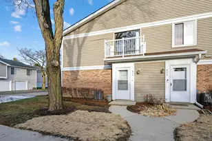 455 Kennedy Pl, Vernon Hills, IL 60061 - Photo 1