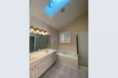 1626 S Luther Avenue, Oakbrook Terrace, IL 60181 - Photo 21