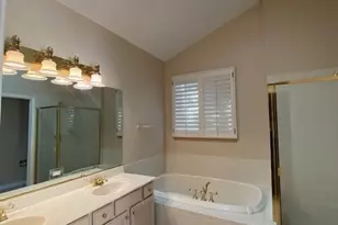 1626 S Luther Ave, Oakbrook Terrace, IL 60181 - Photo 21