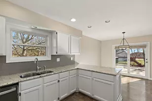 5135 Walnut Grove Dr, Poplar Grove, IL 61065 - Photo 11