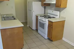 135 Pickwick Dr, Schaumburg, IL 60193 - Photo 9