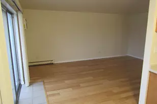 135 Pickwick Dr, Schaumburg, IL 60193 - Photo 5