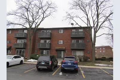 135 Pickwick Drive #E, Schaumburg, IL 60193 - Photo 1