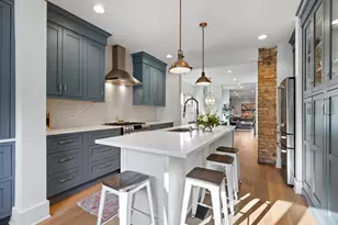 2109 W Montrose Ave, Chicago, IL 60618 - Photo 11