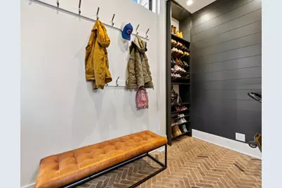 2109 W Montrose Avenue, Chicago, IL 60618 - Photo 19