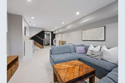 2109 W Montrose Avenue, Chicago, IL 60618 - Photo 31