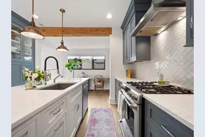 2109 W Montrose Avenue, Chicago, IL 60618 - Photo 9