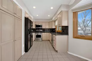 6628 Davis St, Morton Grove, IL 60053 - Photo 3