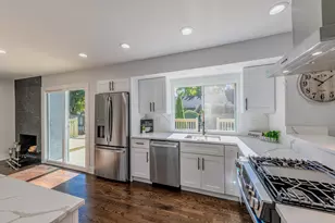 380 Ventura Club Dr, Roselle, IL 60172 - Photo 7