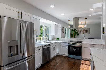 380 Ventura Club Drive, Roselle, IL 60172 - Photo 9