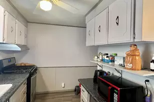 93 Oak Ave, Sandwich, IL 60548 - Photo 9