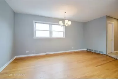 2749 W North Shore Avenue, Chicago, IL 60645 - Photo 3