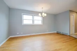 2749 W North Shore Ave, Chicago, IL 60645 - Photo 3