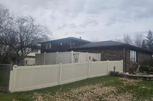 1048 E 194th Pl, Glenwood, IL 60425 - Photo 3