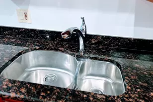 2544 W Hollywood Ave, Chicago, IL 60659 - Photo 5