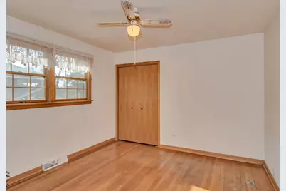 15043 Tripp Avenue, Midlothian, IL 60445 - Photo 7