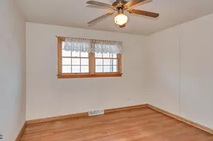 15043 Tripp Ave, Midlothian, IL 60445 - Photo 9