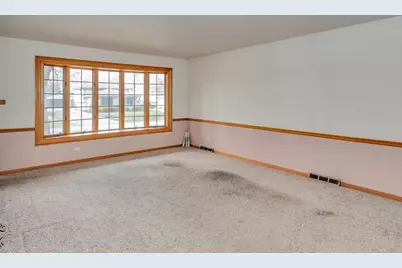 15043 Tripp Avenue, Midlothian, IL 60445 - Photo 5