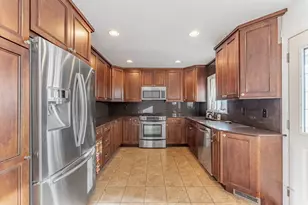 729 Yates Ave, Romeoville, IL 60446 - Photo 7