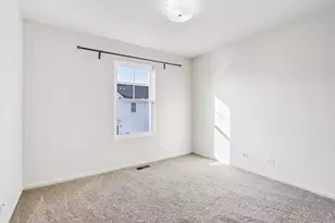 426 Plaza Pl, Aurora, IL 60504 - Photo 11