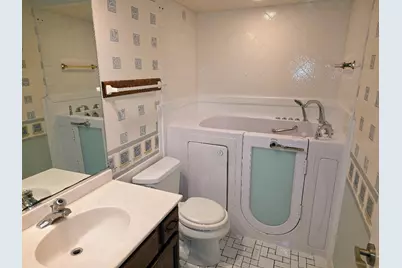 1S150 Spring Road #5B, Oakbrook Terrace, IL 60181 - Photo 11