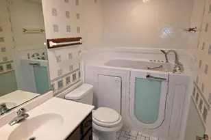 1S150 Spring Rd, Oakbrook Terrace, IL 60181 - Photo 11