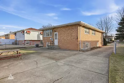 9028 Meade Avenue, Oak Lawn, IL 60453 - Photo 5