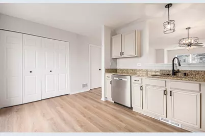 685 Holiday Lane, Hainesville, IL 60073 - Photo 7