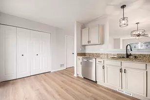 685 Holiday Ln, Hainesville, IL 60073 - Photo 7