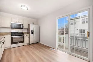 685 Holiday Ln, Hainesville, IL 60073 - Photo 5