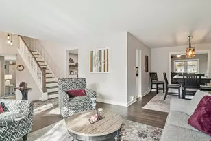 214 E Ivy Ln, Arlington Heights, IL 60004 - Photo 3