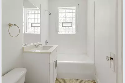 3048 W Cornelia Avenue #3, Chicago, IL 60618 - Photo 9