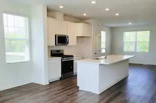 563 Yosemite Wy, Mundelein, IL 60060 - Photo 3