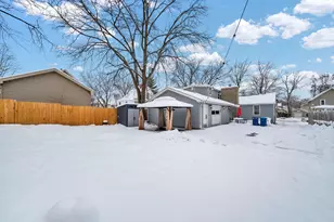 541 Charles St, Aurora, IL 60506 - Photo 33