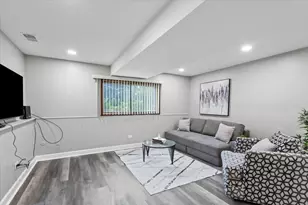 33W067 Bonnie St, Saint Charles, IL 60174 - Photo 11