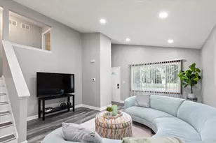 33W067 Bonnie St, Saint Charles, IL 60174 - Photo 3