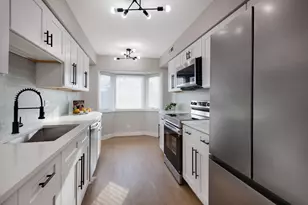 6818 Joliet Rd, Indian Head Park, IL 60525 - Photo 7