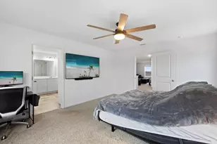 696 Kentshire Cir, Elgin, IL 60124 - Photo 15