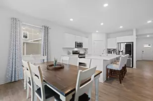 696 Kentshire Cir, Elgin, IL 60124 - Photo 5