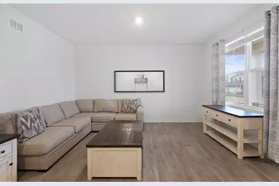 696 Kentshire Circle, Elgin, IL 60124 - Photo 3