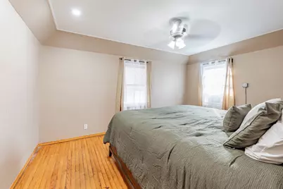 11042 S Avenue J, Chicago, IL 60617 - Photo 9