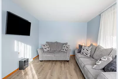 11042 S Avenue J, Chicago, IL 60617 - Photo 3