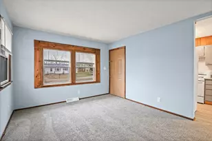 618 Meadow Ln St, Leroy, IL 61752 - Photo 7