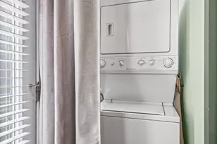 667 W Barry Ave, Chicago, IL 60657 - Photo 13