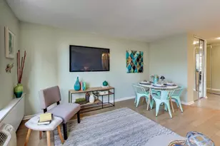 70 W Burton Pl, Chicago, IL 60610 - Photo 5