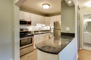 70 W Burton Pl, Chicago, IL 60610 - Photo 7