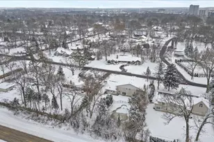 274 Timber View Dr, Oak Brook, IL 60523 - Photo 57