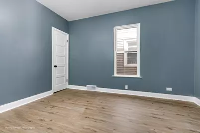 10722 S Prairie Avenue, Chicago, IL 60628 - Photo 23