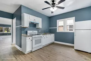 10722 S Prairie Ave, Chicago, IL 60628 - Photo 11